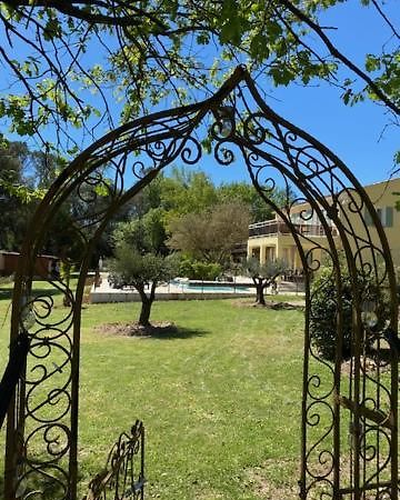 Bed and Breakfast L'Eveil En Provence Entrecasteaux Exterior foto