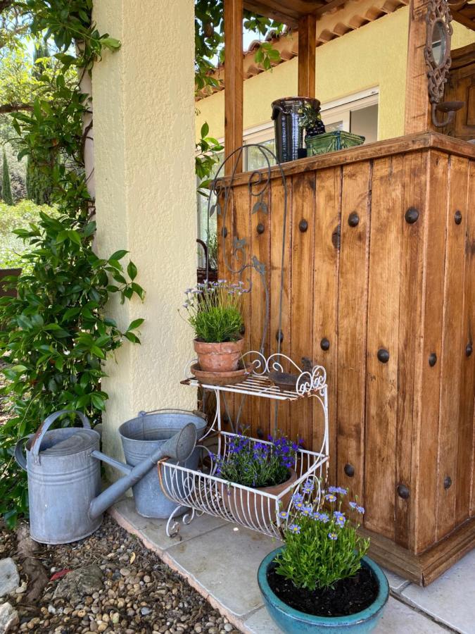 Bed and Breakfast L'Eveil En Provence Entrecasteaux Exterior foto