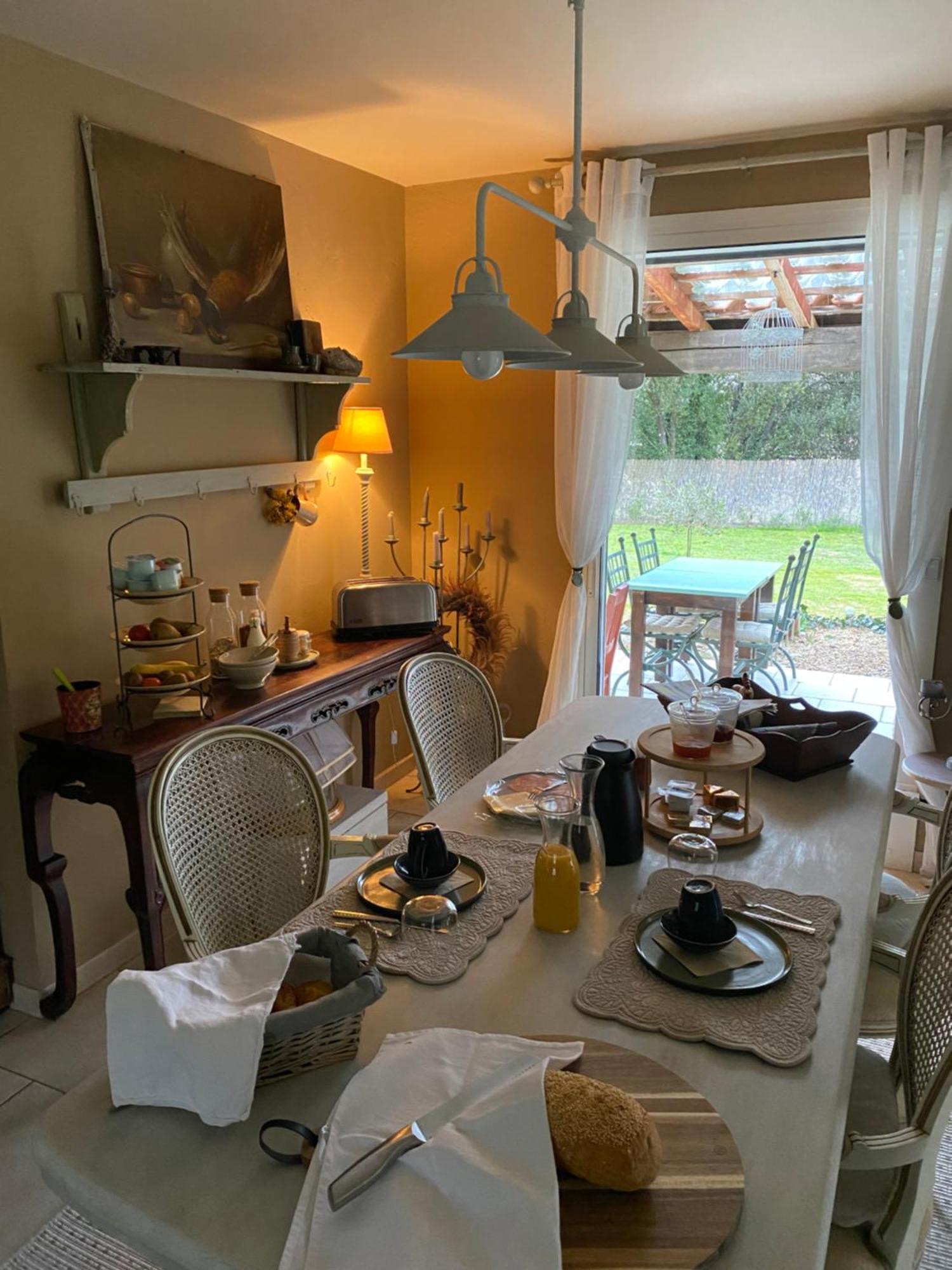 Bed and Breakfast L'Eveil En Provence Entrecasteaux Exterior foto
