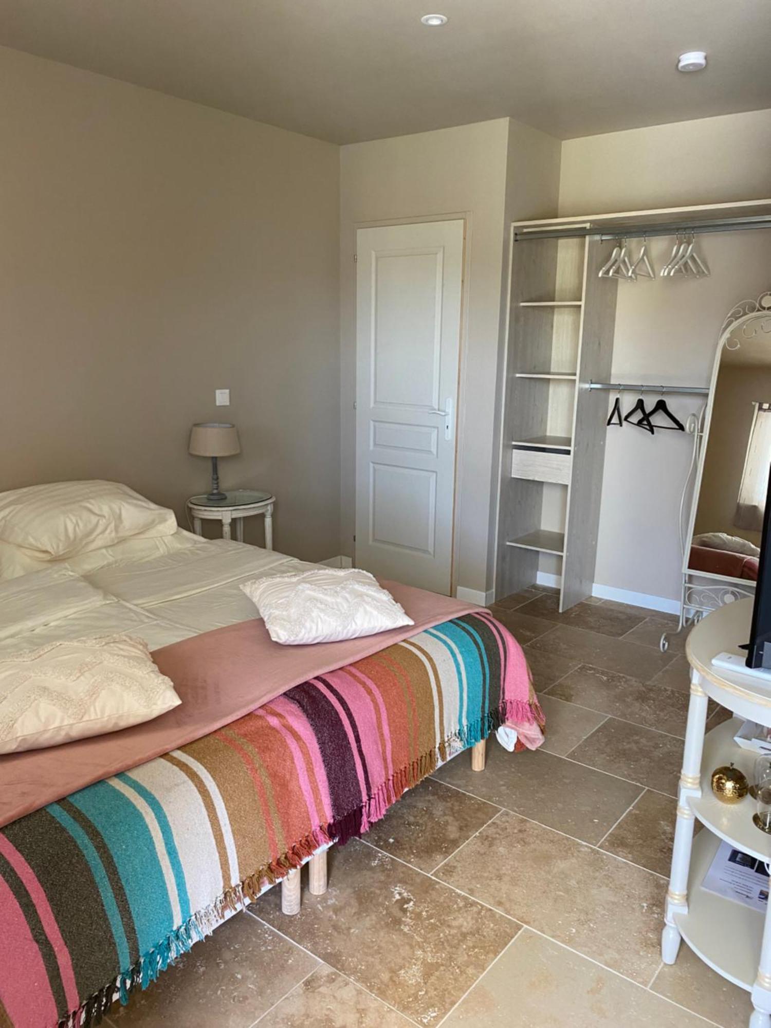 Bed and Breakfast L'Eveil En Provence Entrecasteaux Exterior foto