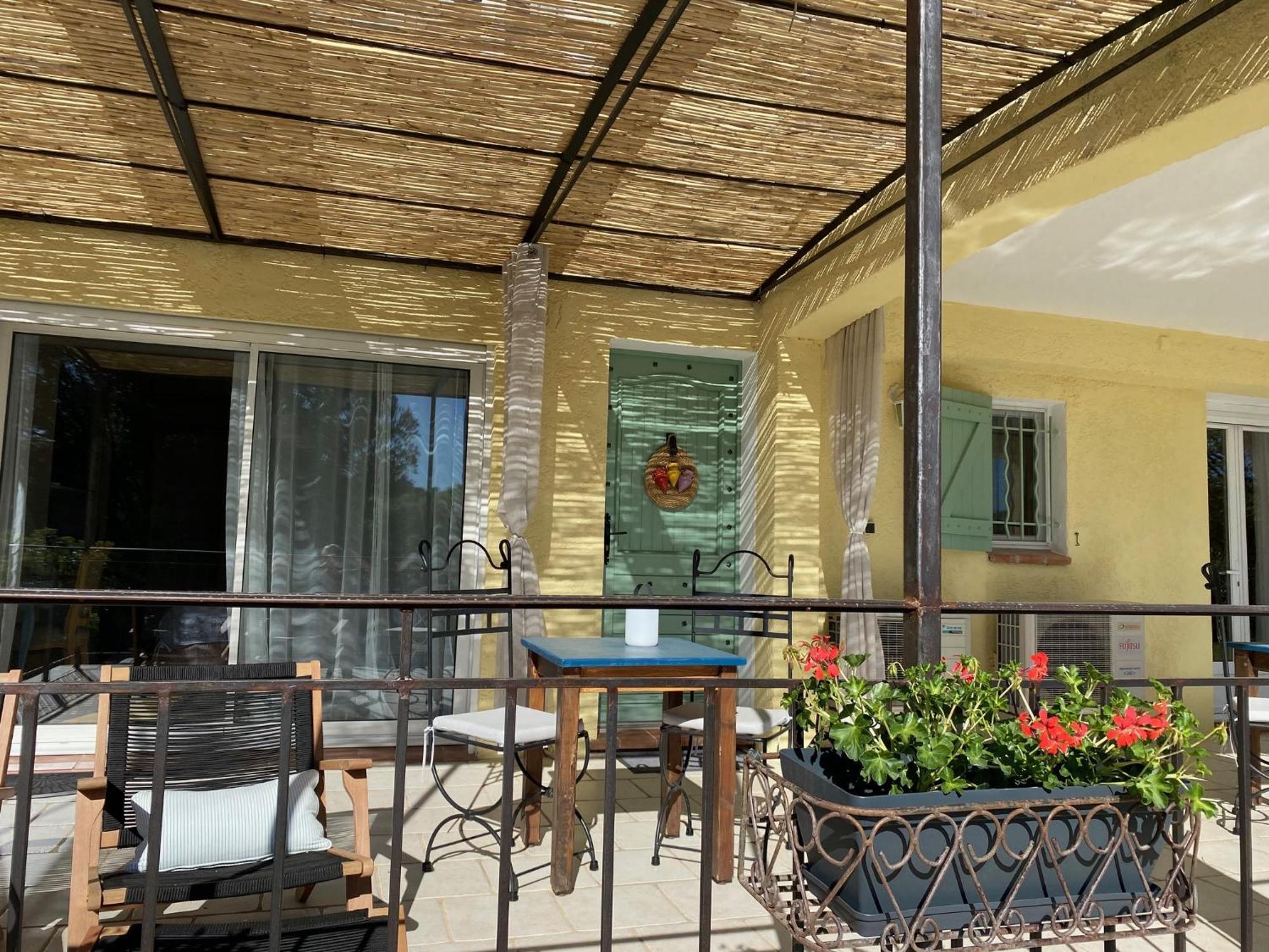 Bed and Breakfast L'Eveil En Provence Entrecasteaux Zimmer foto